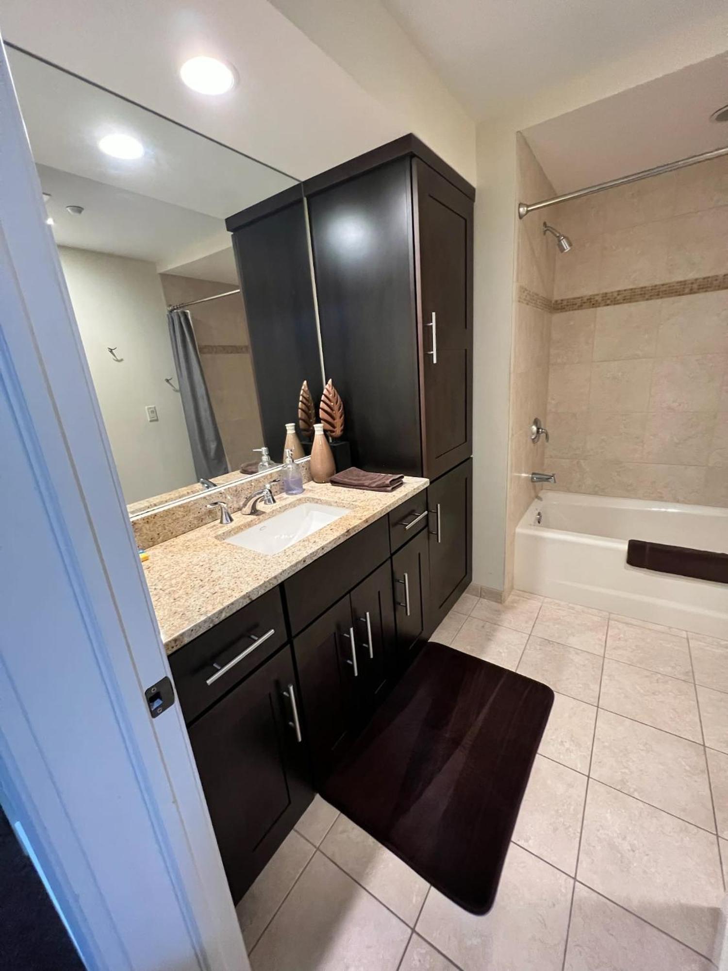 Third Floor Suite With Lots Of Amenties Traverse City Esterno foto